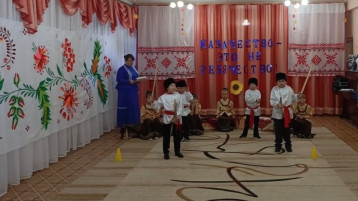 11октября в нашем детском саду состоялся долгожданный праздник «Посвящение в казачата». участием почетного гостя - заместителя атамана Осколецкого хуторского казачьего общества Евгения Александровича Муранова. 11октября в нашем детском саду состоялся долгожданный праздник «Посвящение в казачата». участием почетного гостя - заместителя атамана Осколецкого хуторского казачьего общества Евгения Александровича Муранова.